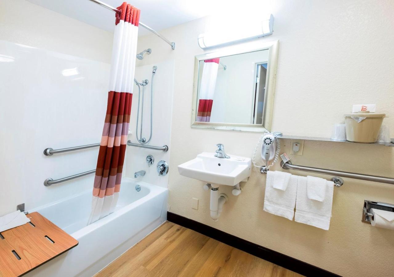 Red Roof Inn Utica Dış mekan fotoğraf