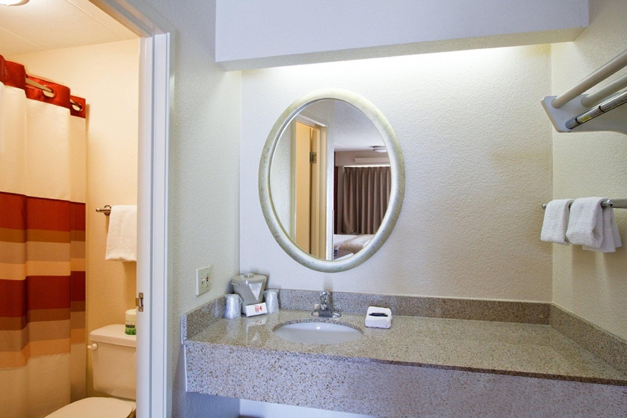 Red Roof Inn Utica Dış mekan fotoğraf